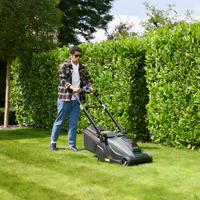 Hawk 43 Cordless Self-Propelled Mower 60V CODE555A | Hayter